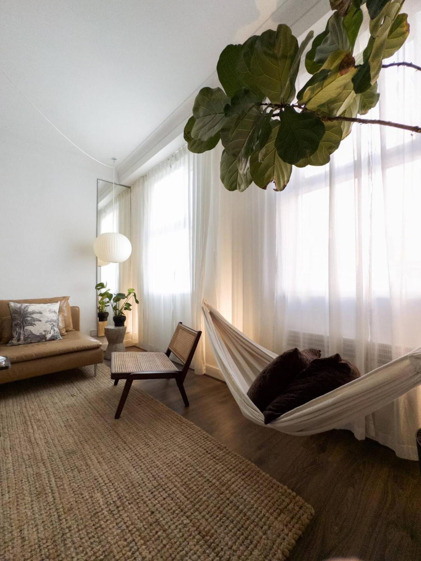 Tranquil Oasis W 100Inch Cinema & Hammock, By The Design Traveller Apartment London Ngoại thất bức ảnh