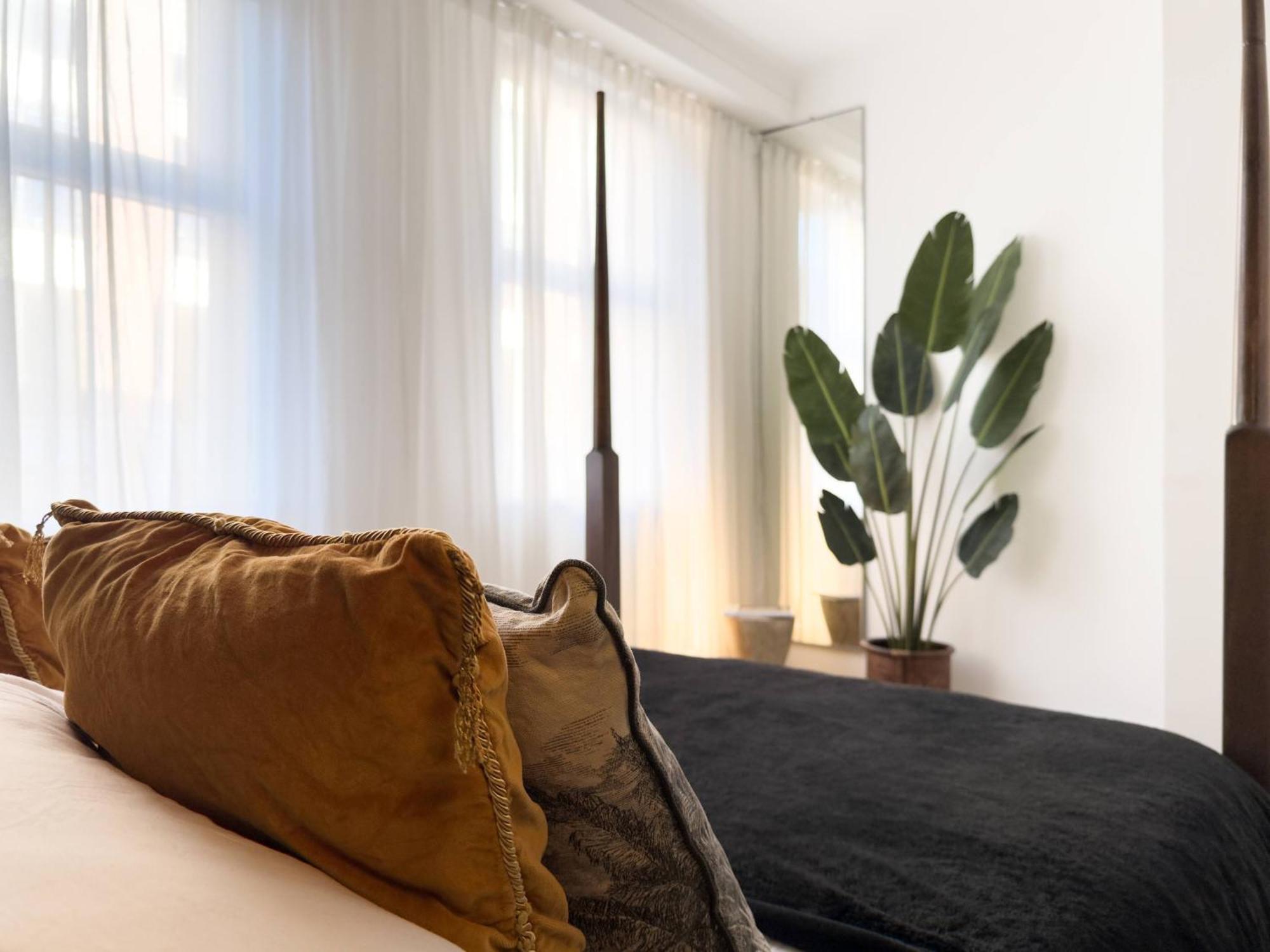 Tranquil Oasis W 100Inch Cinema & Hammock, By The Design Traveller Apartment London Ngoại thất bức ảnh