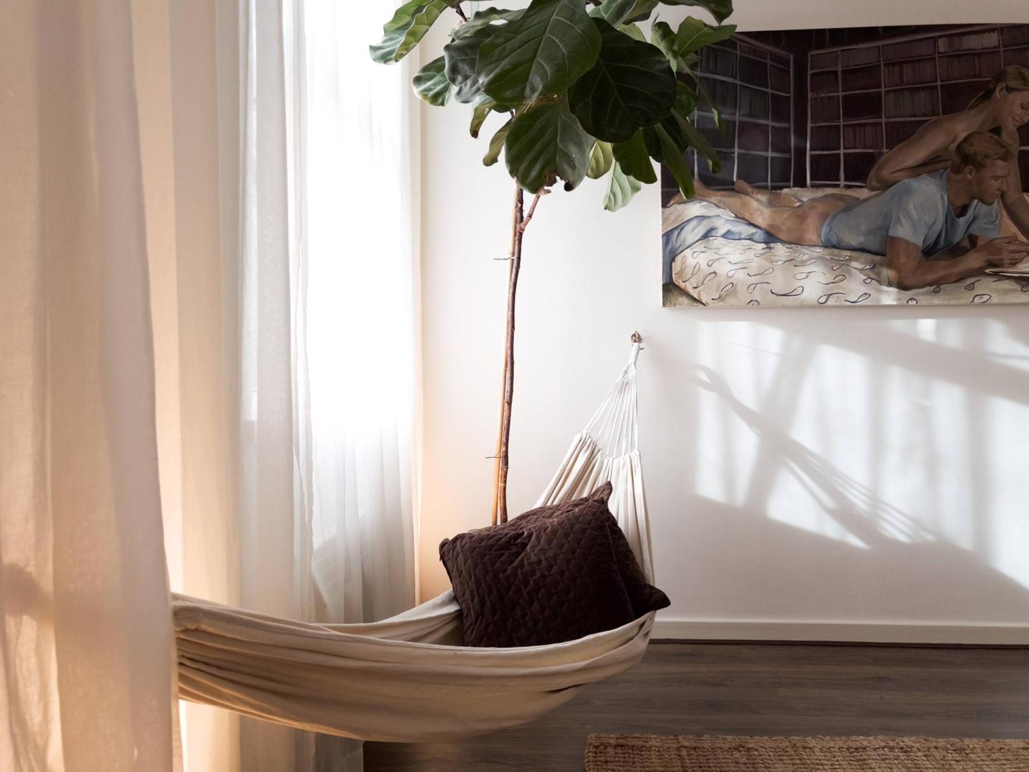 Tranquil Oasis W 100Inch Cinema & Hammock, By The Design Traveller Apartment London Ngoại thất bức ảnh