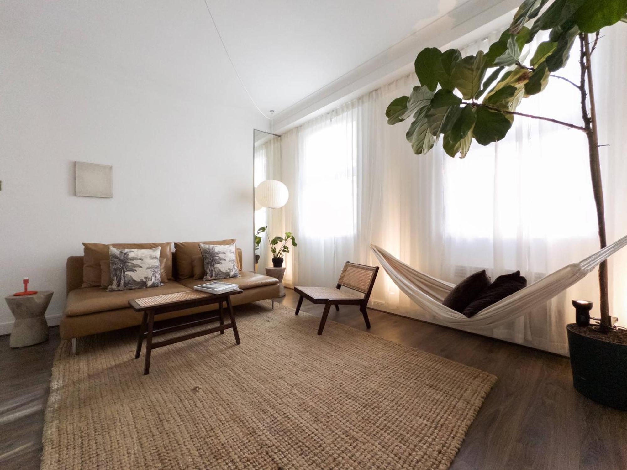 Tranquil Oasis W 100Inch Cinema & Hammock, By The Design Traveller Apartment London Ngoại thất bức ảnh