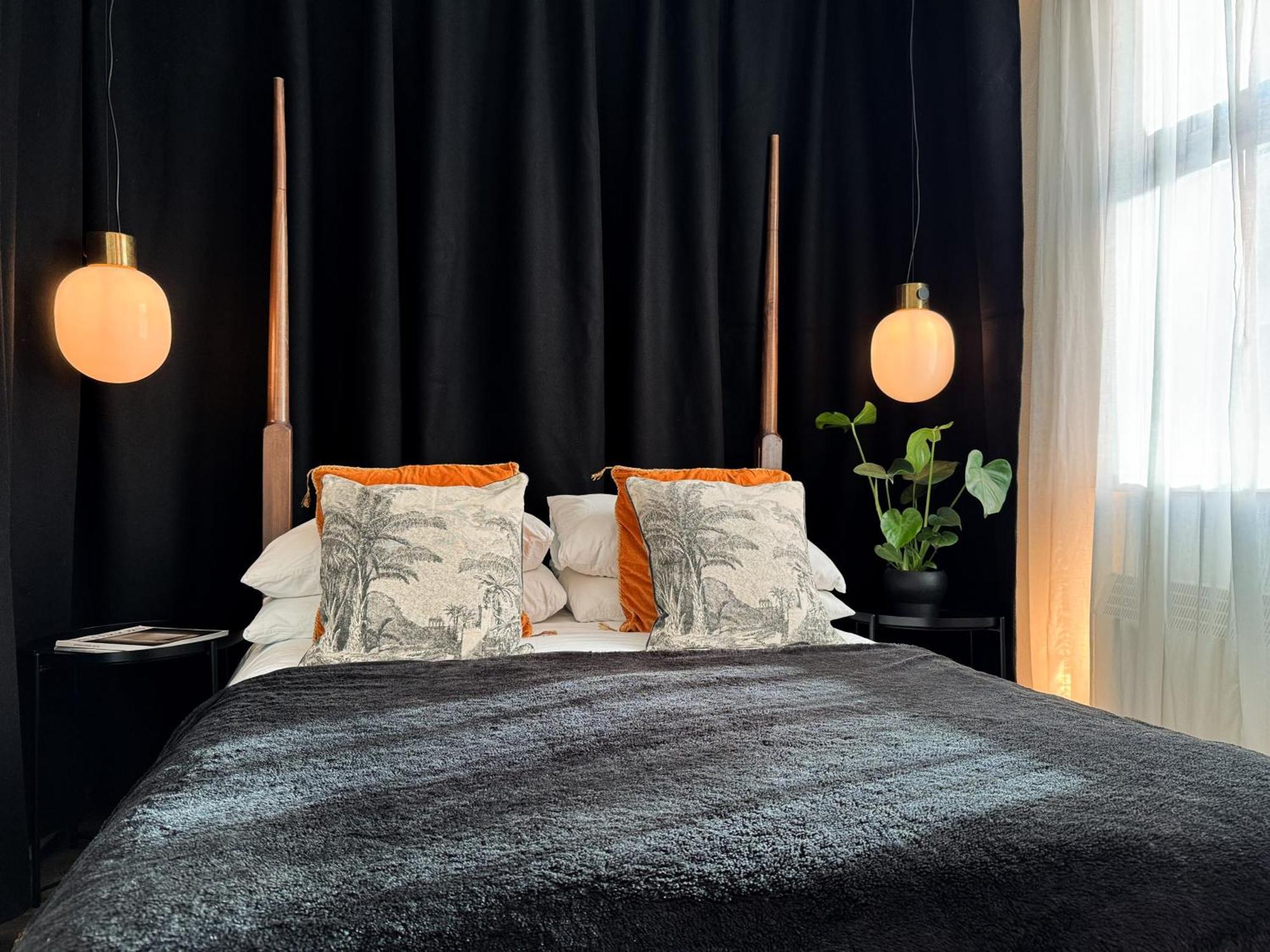 Tranquil Oasis W 100Inch Cinema & Hammock, By The Design Traveller Apartment London Ngoại thất bức ảnh