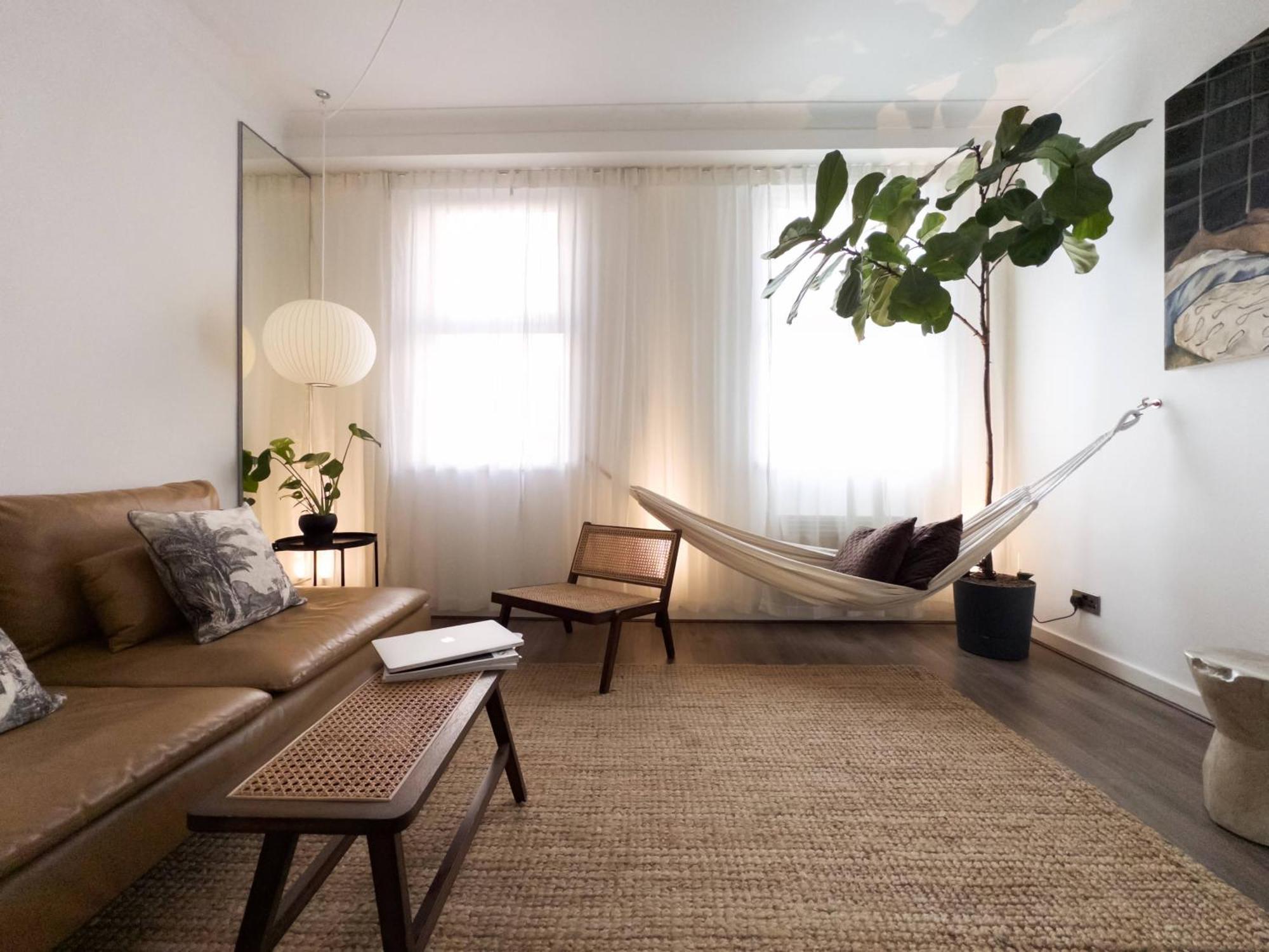 Tranquil Oasis W 100Inch Cinema & Hammock, By The Design Traveller Apartment London Ngoại thất bức ảnh